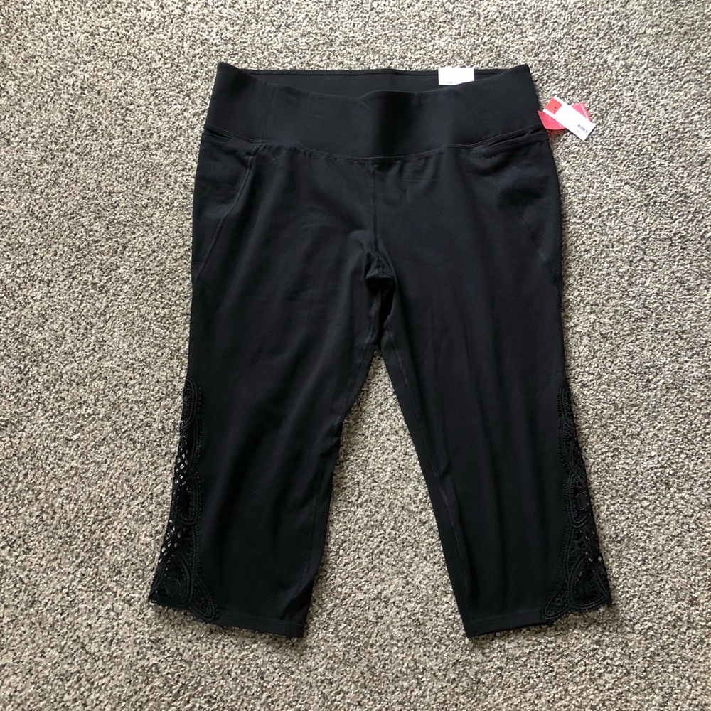 Lane Bryant NWT Sz. 22/24 LIVI Power Legging with pockets & crochet detail